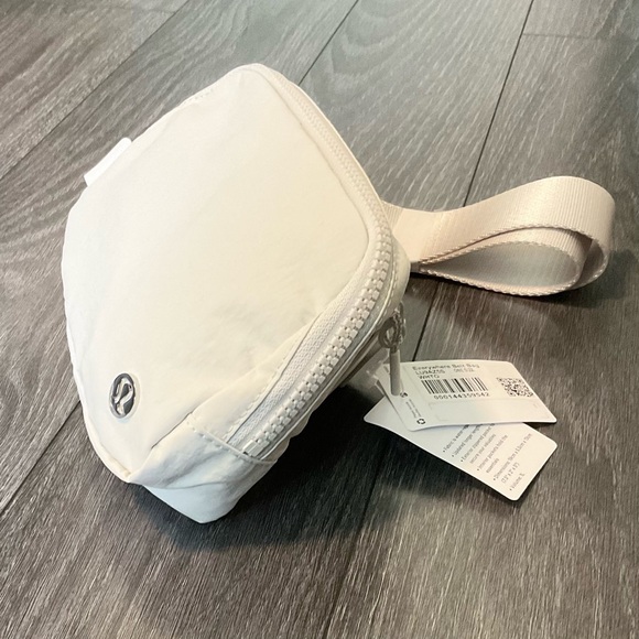 Lululemon Everywhere Belt Bag White Opal EBB Fanny Pack NWT - Picture 8 of 10